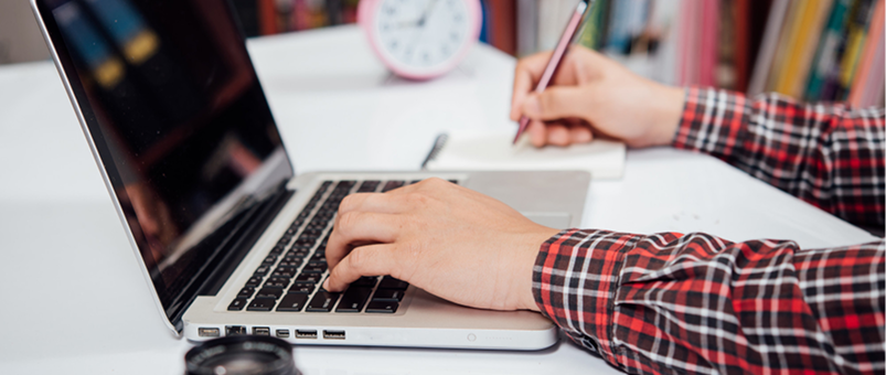 Ambisius chat interface showing a customization request to add a status field with options Confirmed, Cancelled, Completed