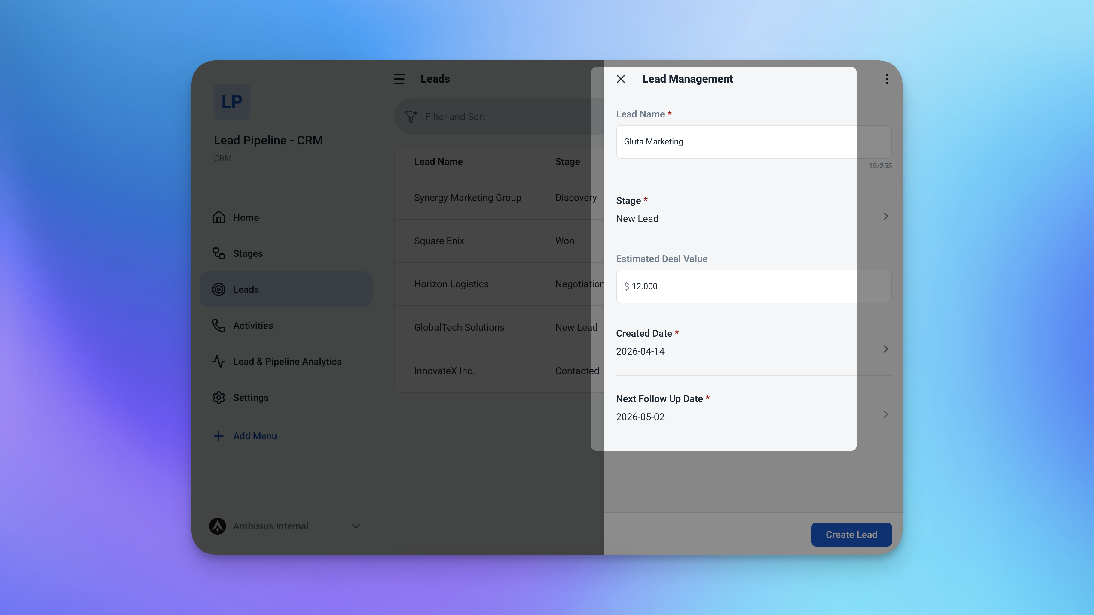 Tabel prospek Ambisius menunjukkan semua bidang termasuk nama, tahap, nilai, tanggal dibuat, tindak lanjut berikutnya, dan hari dalam pipeline dengan data prospek contoh